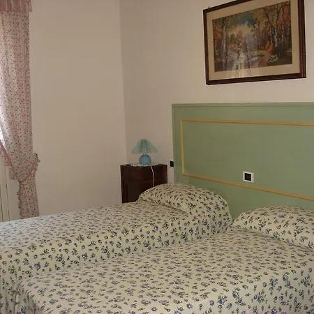 La Corte Del Cavaliere לינה וארוחת בוקר 3*