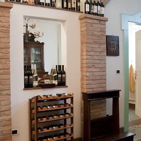 La Corte Del Cavaliere 3* קלדררה די רנו